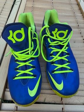 Nike Basketball Elite Flywire Zoom - small flaw shown